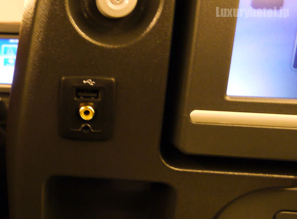 JAL　777新シート体験会　エコノミークラス　USB端子がある