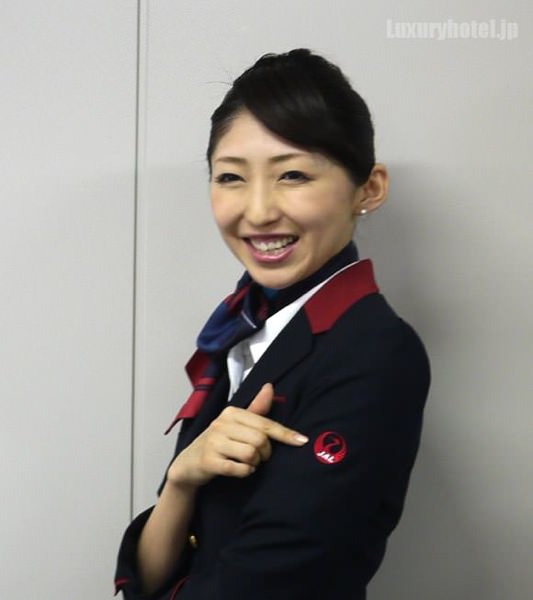 JAL キャビンアテンダント　新制服ジャケット　腕の鶴丸マーク