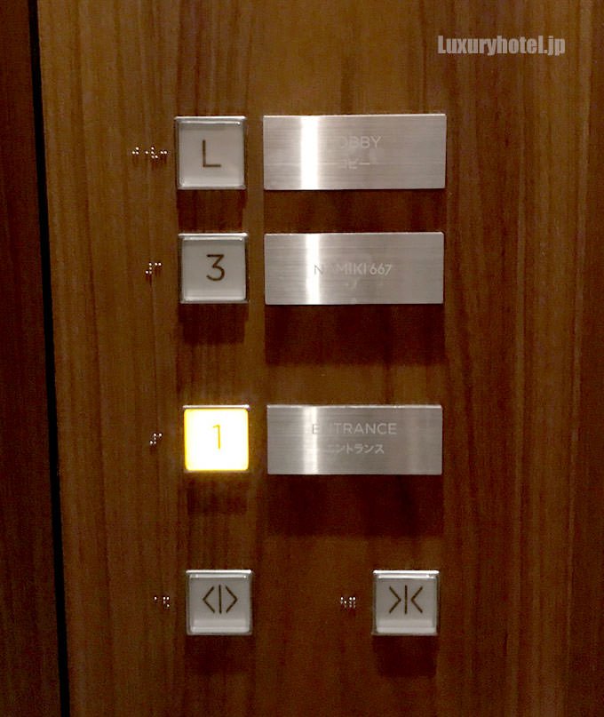 エレベーター内の画像 3階上がる