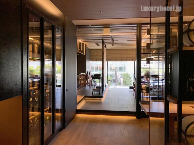 川梅の入り口から中を見た様子