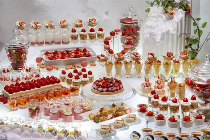 ANAクラウンプラザホテル福岡　ストロベリーデザートビュッフェ ～美しきいちごの世界～